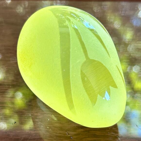 Vintage Pilgrim Glass Sculptured Yellow Egg with Tulip Design - Picture 7 of 15